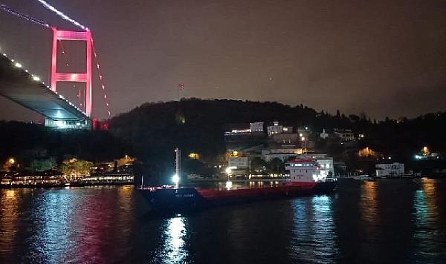 İstanbul Boğazı'nda gemi trafiği askıya alındı