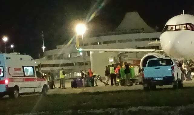 İstanbul- Riyad seferini yapan yolcu uçağı Antalya'ya acil iniş yaptı