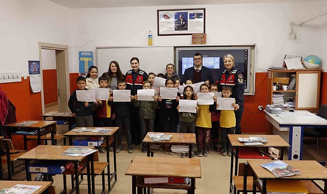Jandarma karneler gününde çocukları unutmadı