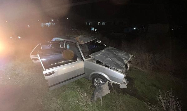 Karayolunda otomobilin çarptığı 2 genç, öldü