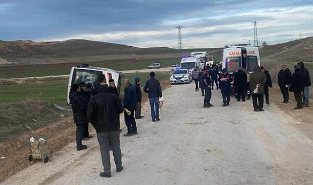 Kazada halk otobüsü devrildi; 11 yaralı