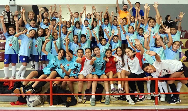Kepez Belediyesi Spor Kulübü Kadın Hentbol Takımı, play off bileti aldı