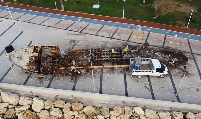Kıbrıs Barış Harekatı'nda görev alan savaş gemisi ömrünü tamamladı