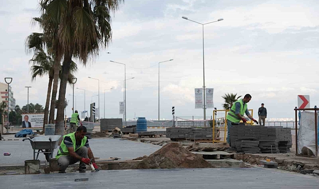 Konyaaltı Sahili&#039;nde hummalı çalışma