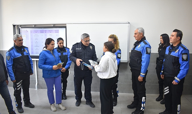 Mersin polisi öğrencilerle bir araya geldi