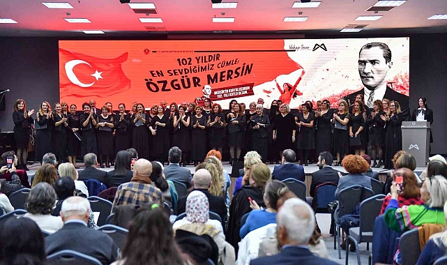 Mersin'de kurtuluş coşkusu sokaklardan salonlara taşındı