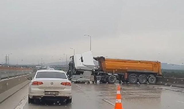 Mersin'de minibüse çarpan TIR'ın şoförü öldü