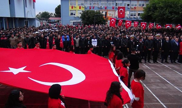 Mersin'deki okullarda şehitler için saygı duruşu