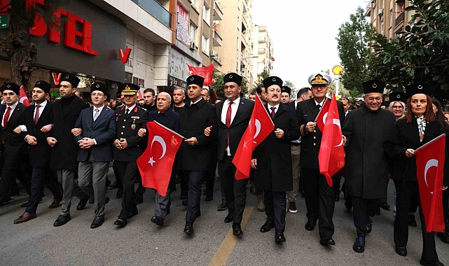 Mersin'in kurtuluş coşkusu 'Zafer Yürüyüşü' ile taçlandı