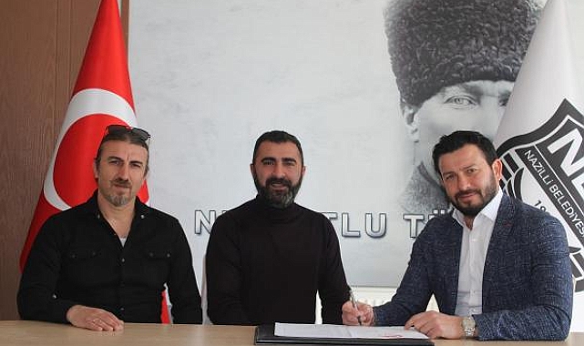 Nazilli'de Bülent Ertuğrul imzaladı