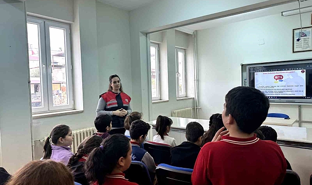 Öğrencilere siber farkındalık eğitimi