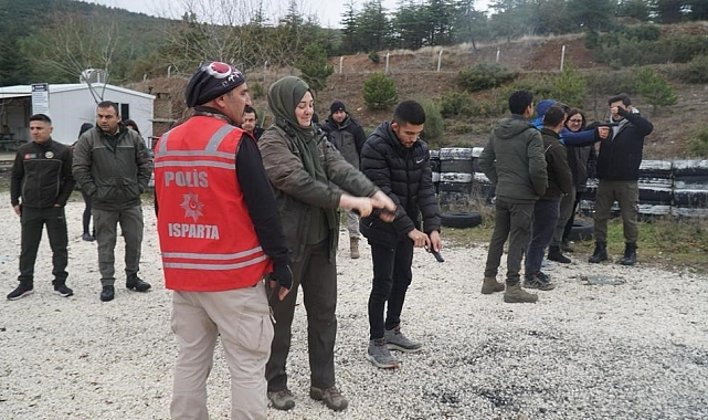 Orman muhafaza memurlarına silah kullanma eğitimi