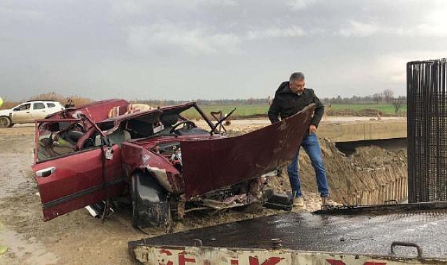 Otomobil, otoyol inşaatı viyadük temeline uçtu; 3 ölü
