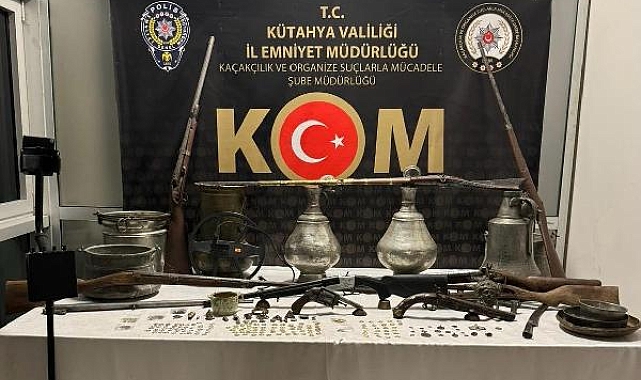 Otomobilinde ve evinde çok sayıda tarihi eser ele geçirildi