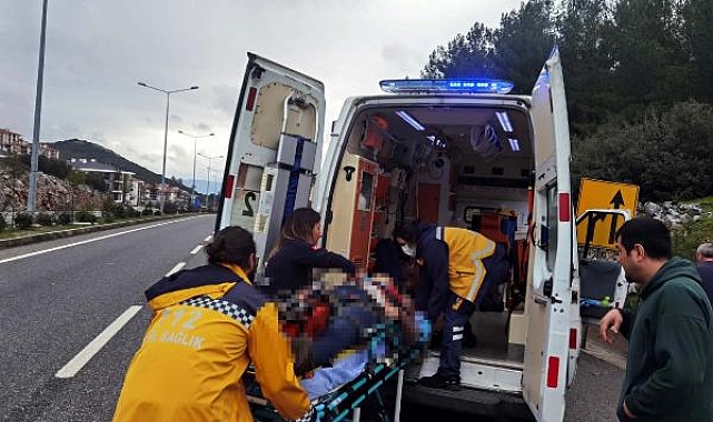 Otomobilini yol kenarına park eden sürücü ile arkadaşına kamyonet çarptı: 1 ölü, 1 yaralı