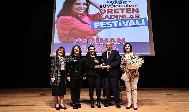 Oyuncu Perihan Savaş, Denizlili kadınlarla buluştu