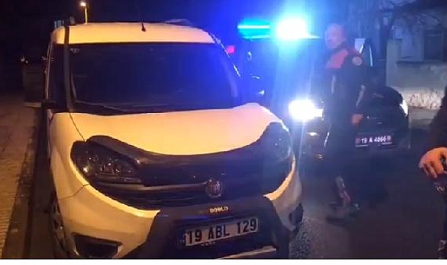 Polis otosuna çarpıp kaçtı