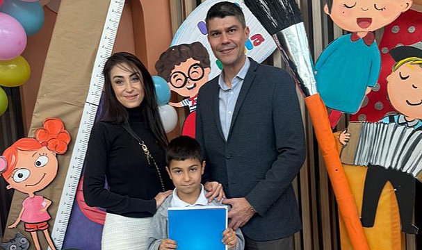 Sert oğlu ile karne aldı