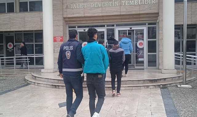 Sosyal medyada tanıştığı kadın ve arkadaşları tarafından gasbedildi