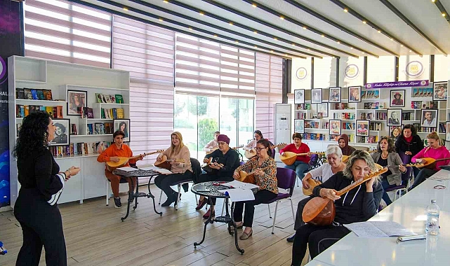 Tarsuslu kadınlara bağlama eğitimi