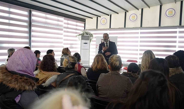 Tarsus'ta kadınlar sağlıklı yaşam konusunda bilgilendiriliyor