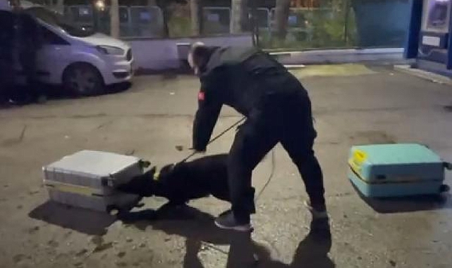 'Uyuşturucu ticareti'nden aranan şüpheli, esrar taşırken yakalandı