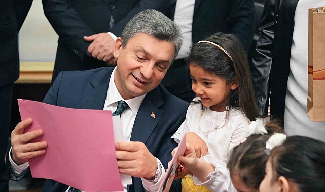 Vali Şahin karne heyecanına ortak oldu