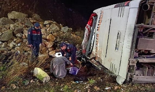 Yolcu otobüsü devrildi: 7 ölü, 30 yaralı