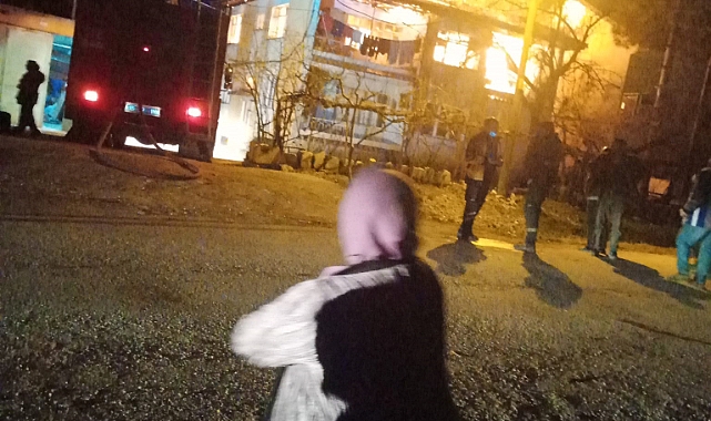 Ağlasun'da iki katlı ev yandı