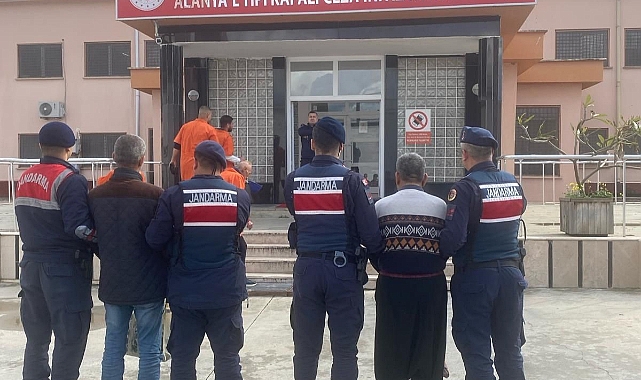 Alanya’da 15 kasa avokado çalan 2 hırsız yakalandı
