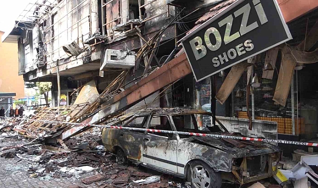 Alanya'da iş merkezindeki yangın 5 dükkan ve 1 araç kullanılamaz hale getirdi
