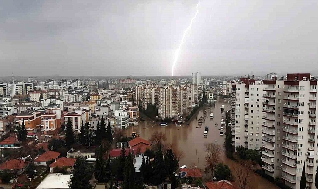Antalya'da hayat felç oldu