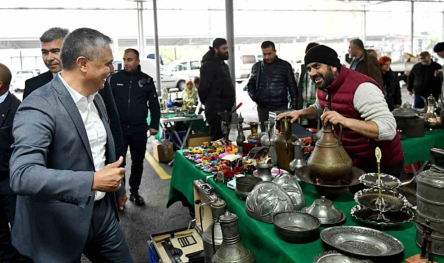 Antika meraklıları bu pazarda