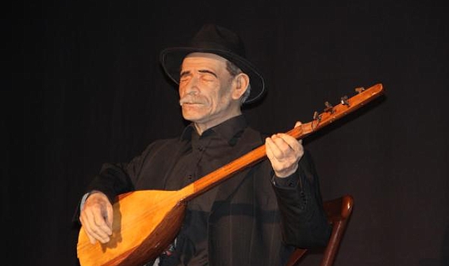 Aşık Veysel'in insansı robotu, öğrencilere konser verdi