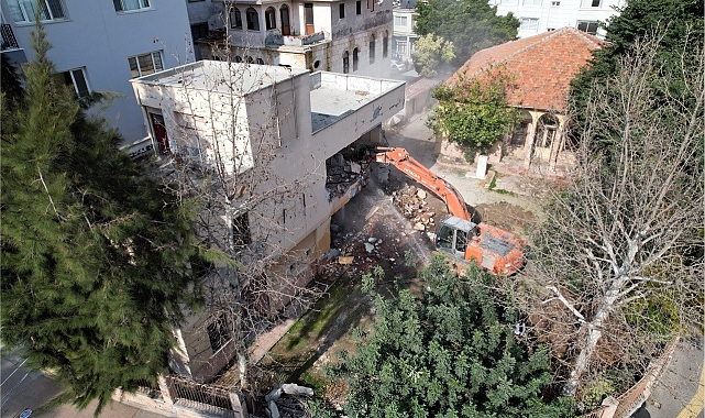Bahçedeki kaçak yapı yıkılıyor:100 yıllık okul, tekrar eğitime kazandırılacak