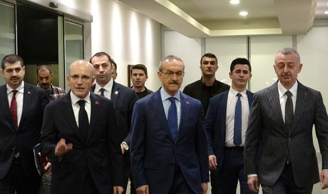 Bakan Şimşek, Kocaeli'de iş insanlarıyla buluştu