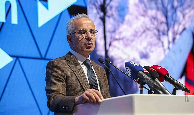 Bakan Uraloğlu: "19,5 milyonu sabit, 74,8 milyonu mobil olmak üzere 94,3 milyon geniş bant internet abone sayısına ulaştık"