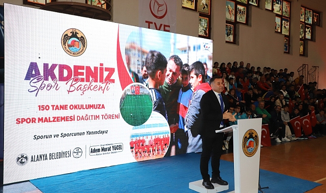 Başkan Yücel'den 150 okula spor malzemesi yardımı