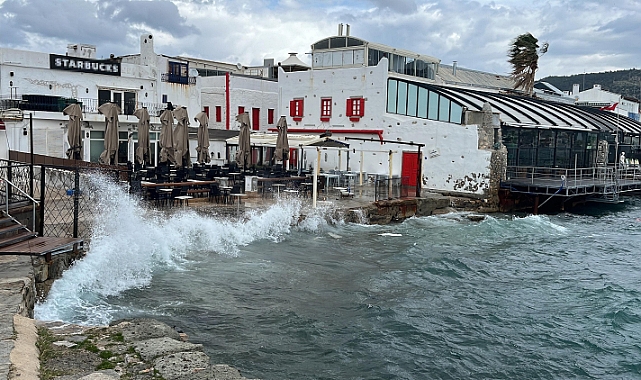 Bodrum'da fırtına; balıkçılara 'denize açılmayın' uyarısı