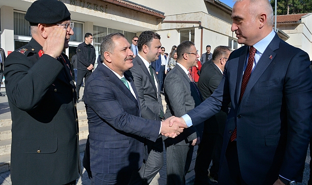 Çevik müzedeki toplantıya katıldı