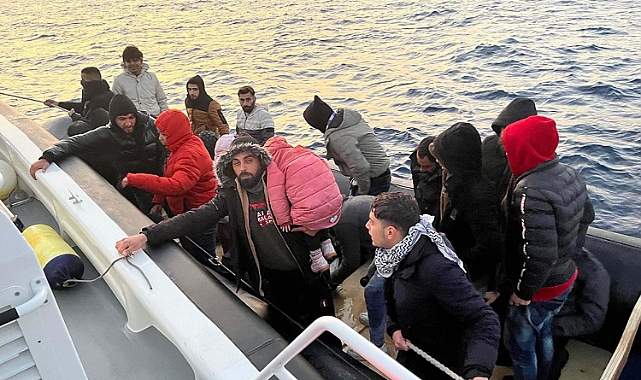 Datça açıklarında sürüklenen 54 kaçak göçmeni Sahil Güvenlik kurtardı