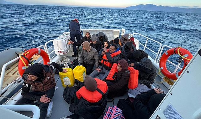 Datça açıklarındaki 25 kaçak göçmeni Sahil Güvenlik kurtardı