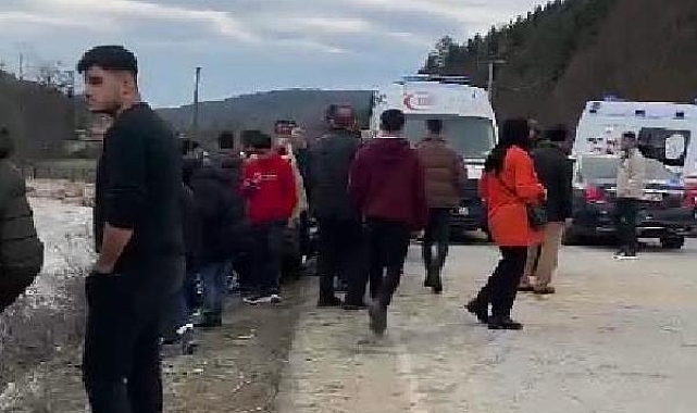 Dereye uçan araçtakileri vatandaşlar kurtardı