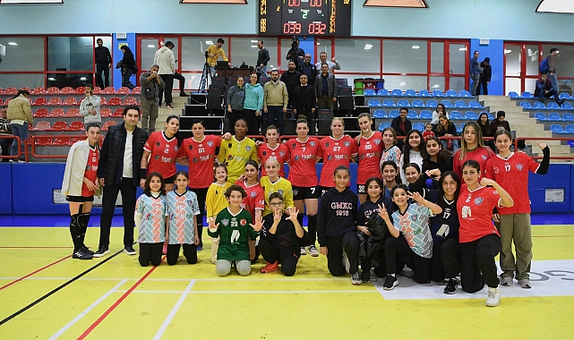 Esen’den Mavi Kelebekler’e tebrik