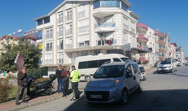 Hafif ticari araç ile motosiklet çarpıştı: 2 yaralı