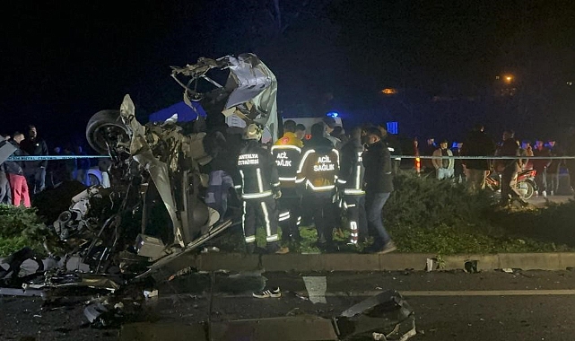 Hafif ticari araç, tıra arkadan çarptı: 1 ölü, 1 yaralı