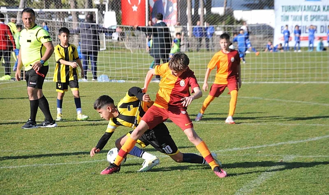 Hayallerinin takımına Antalya'da rakip oldular
