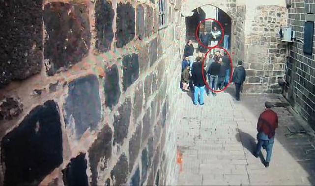 Hırsızlar, camide abdest alınan bölüme girip namaz kılmayanlar belirlenerek yakalandı