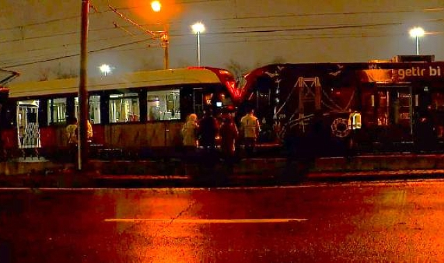 İki tramvay çarpıştı seferler durdu