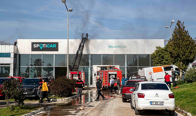 İkinci el otomobil bayisindeki yangın korkuttu